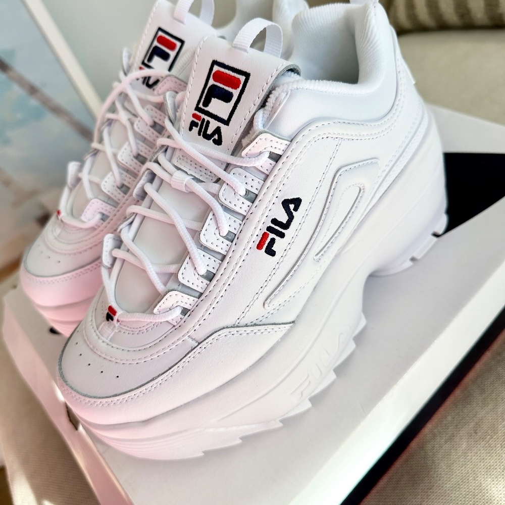 NWT - Fila Disruptor II Wedge Sneaker Women's Sneaker 8.5 B(M) US White-Navy-Red